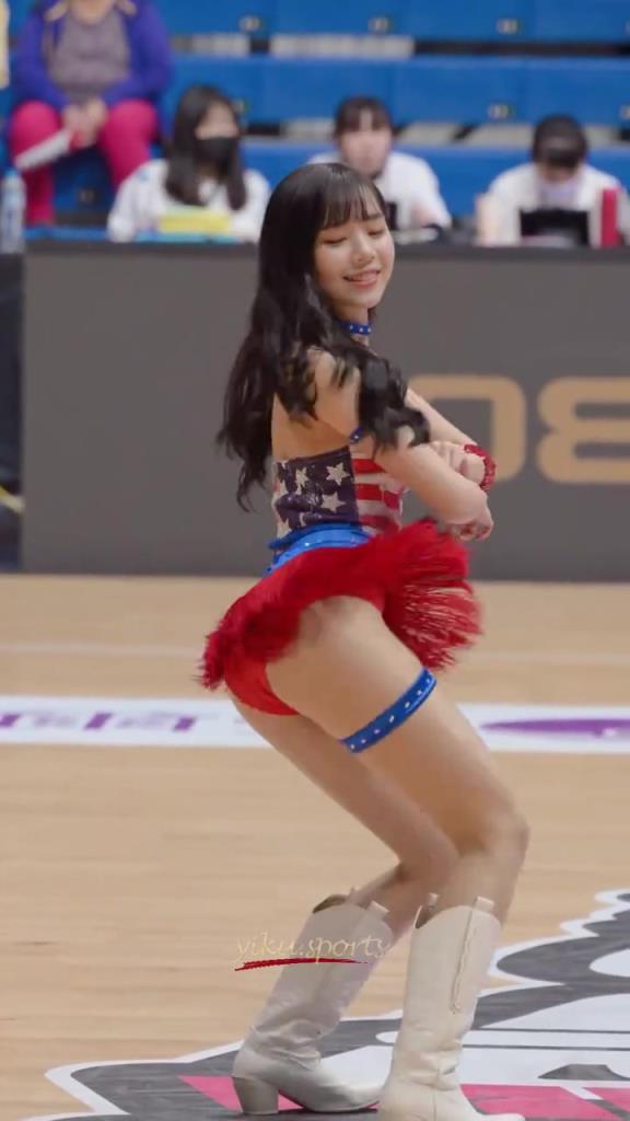 最好的啦啦隊(duì)小姐姐！自信，健康充滿活力！